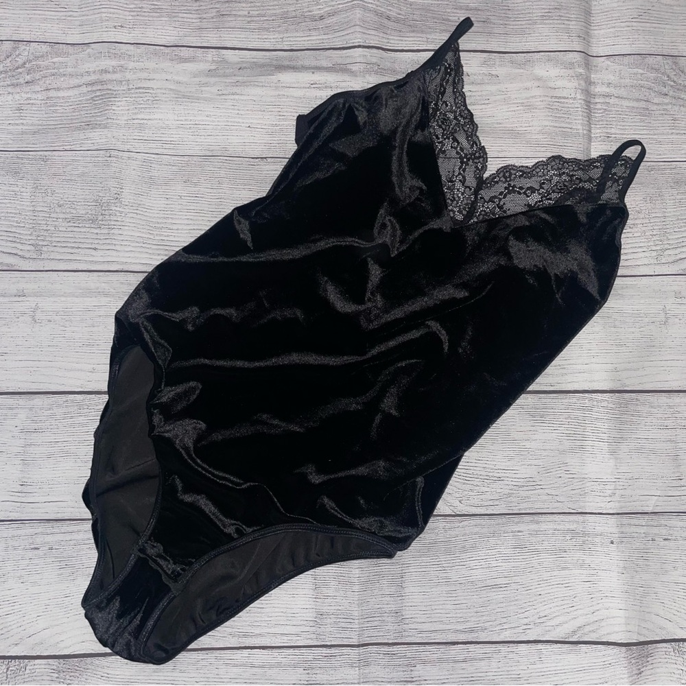 Ambrielle Elegant Black Lace and Velour Bodysuit